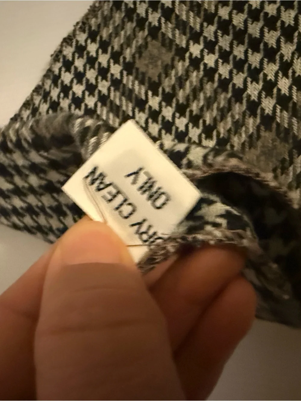 Classic Houndstooth Fringe Scarf - Black & White